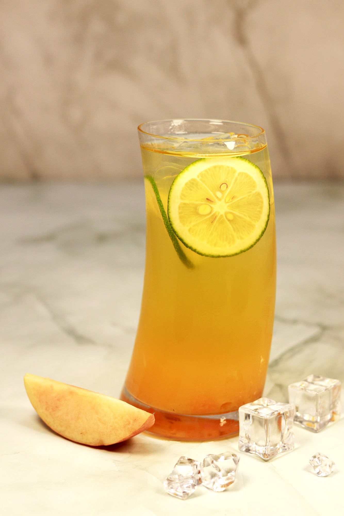 蜜桃荔枝金鳳烏龍茶