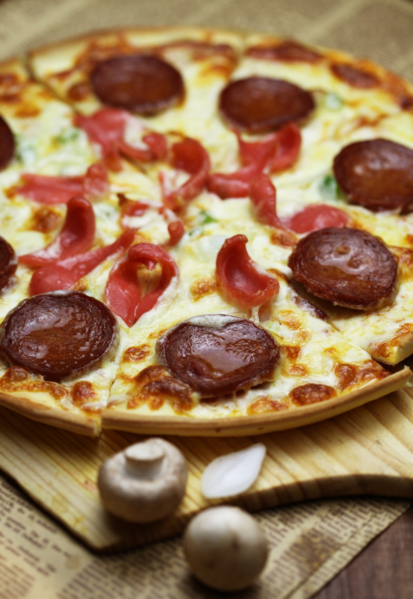 經(jīng)典香腸雙拼披薩